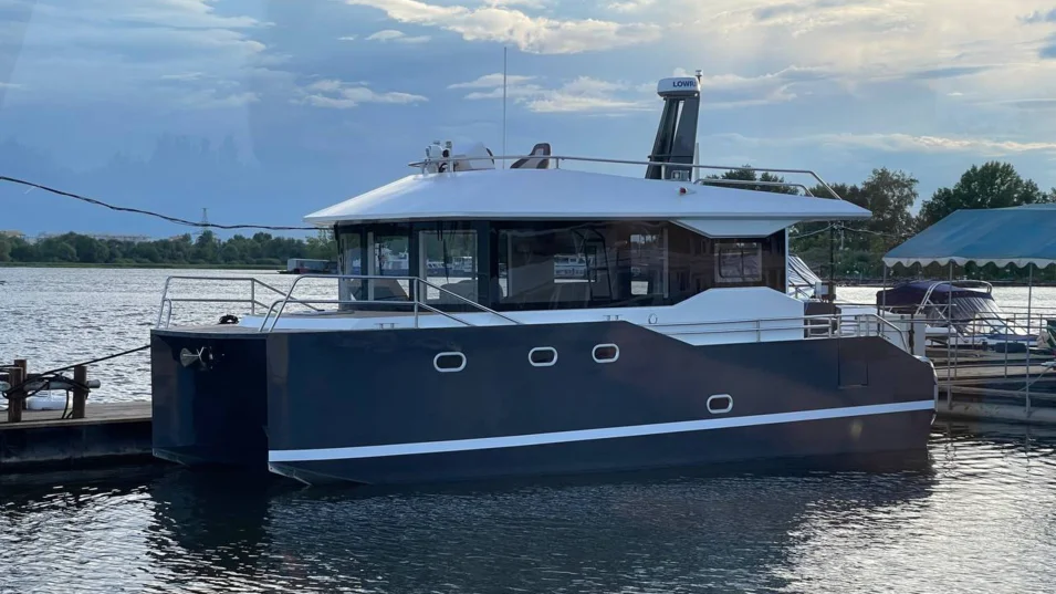 The flybridge was integrated harmoniously into the 10K's profile