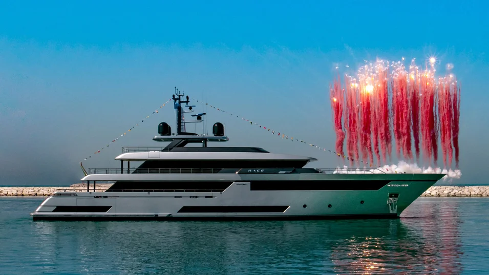 Суперъяхта Race &ndash; первый корпус серии Riva 50Metri