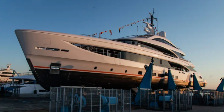 Just like the other superyacht in the Benetti B.Now 50M series, the Xwave features the design by British RWD studio