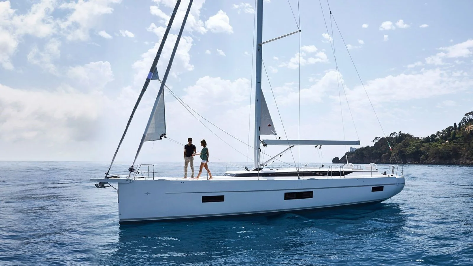 Most of the charter fleet under 20 m are sailing yachts