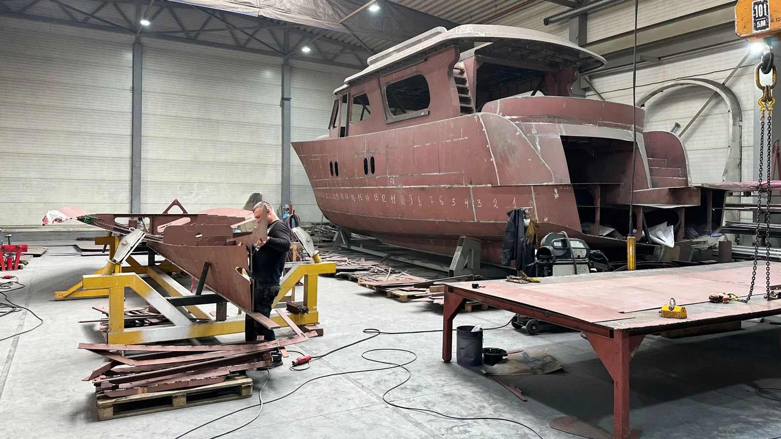 Construction of a 17.5-metre yacht in Rubicon series