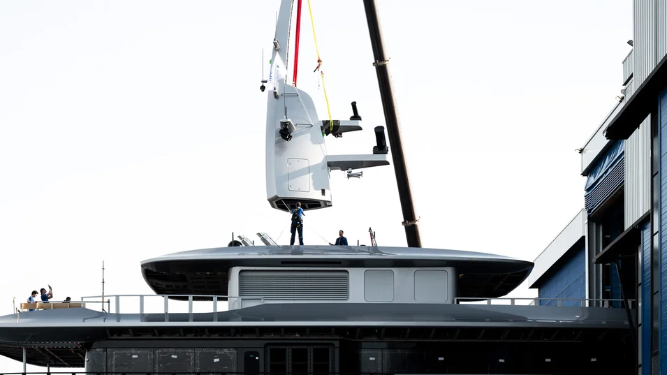 Thalassa's minimalist radar mast