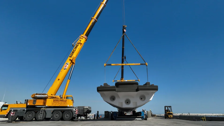 The ISA Viper 130 will be equipped with three 2200 hp MAN engines