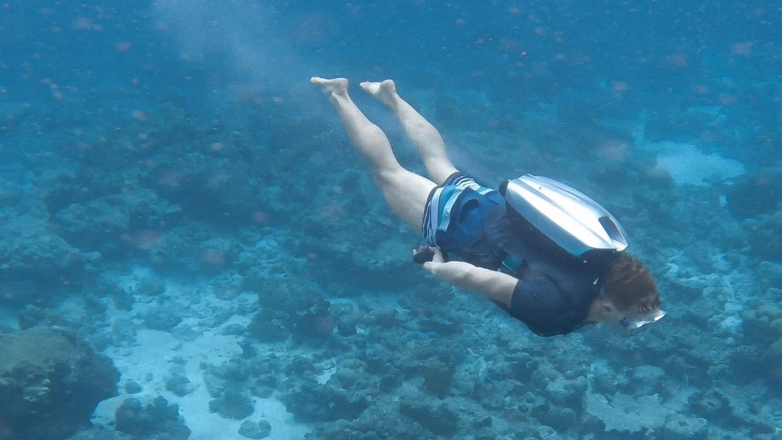 The wearer of the CudaJet can develop a speed of up to 3 metres per second