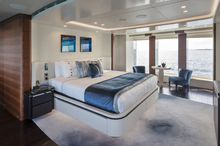 Full-beam owner’s stateroom