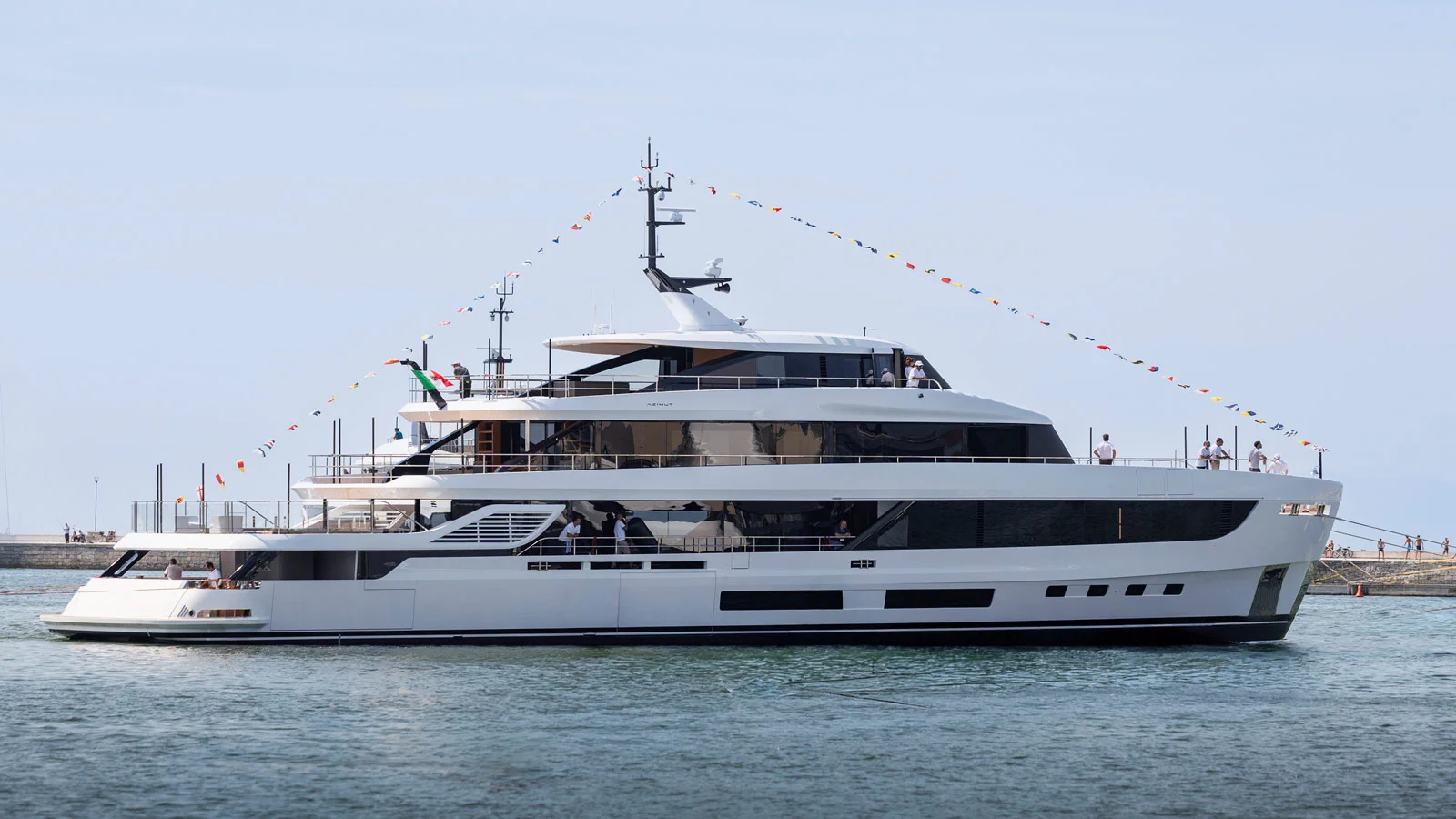 Длина 43.85 м позволила Azimut Grande 44M стать новым флагманом итальянской верфи Azimut Yachts