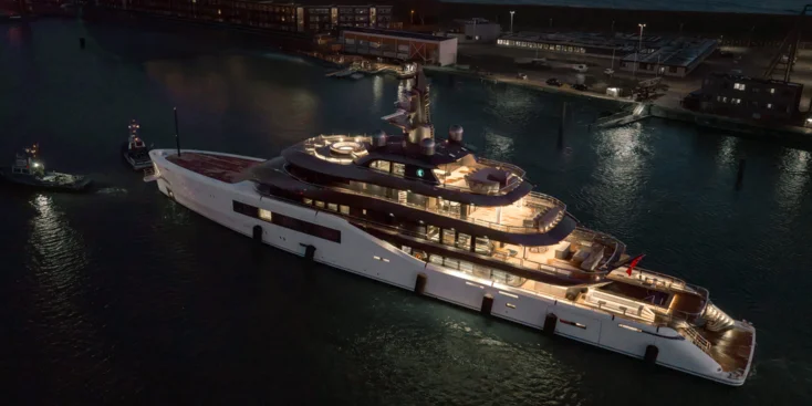 Экстерьером Amels Pangea занималась студия Espen Øino International