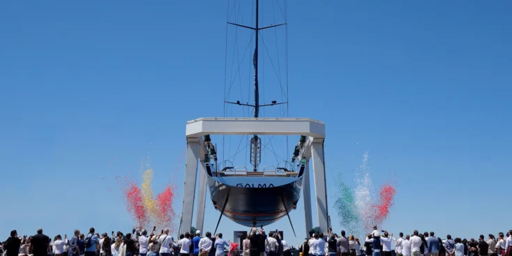 Церемония спуска на воду первого корпуса 33.42-метровой модели wallywind110