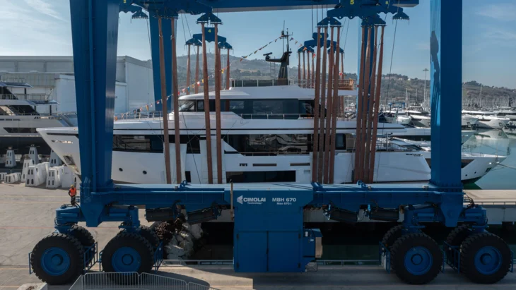 Gindungо motor yacht launch