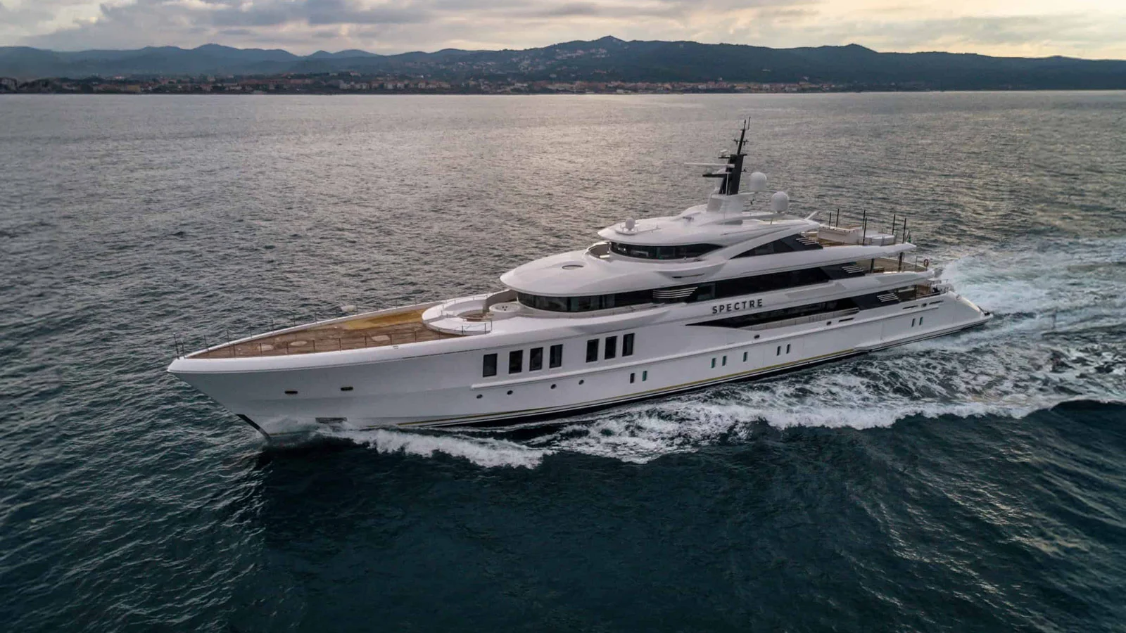 69.3-метровая кастомная суперъяхта Benetti Spectre
