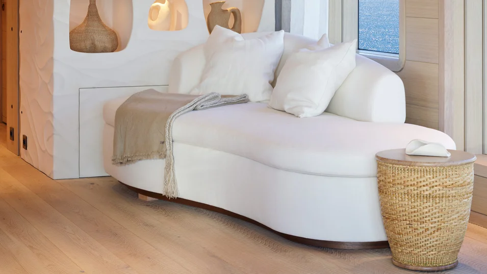 Eggshell shelves in the СdM Nasiba's main saloon