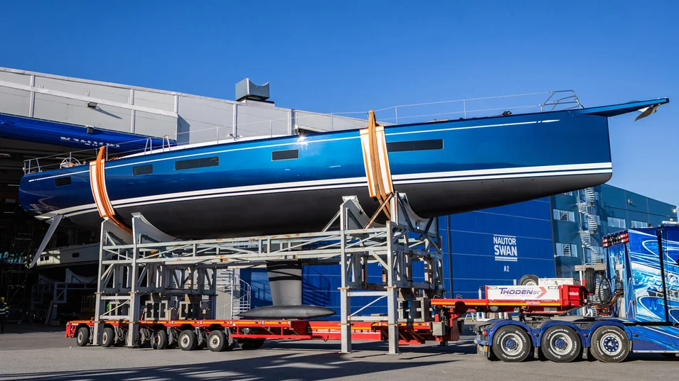  Спуск на воду Elvi – первого корпуса Swan 80