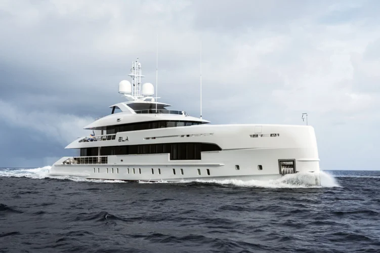 Superyacht Ela