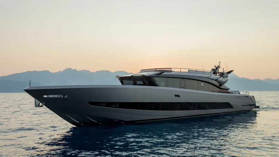 Brabus AB110 положит начало целой серии яхт от итальянской верфи AB Yachts и немецкого тюнинг-ателье Brabus