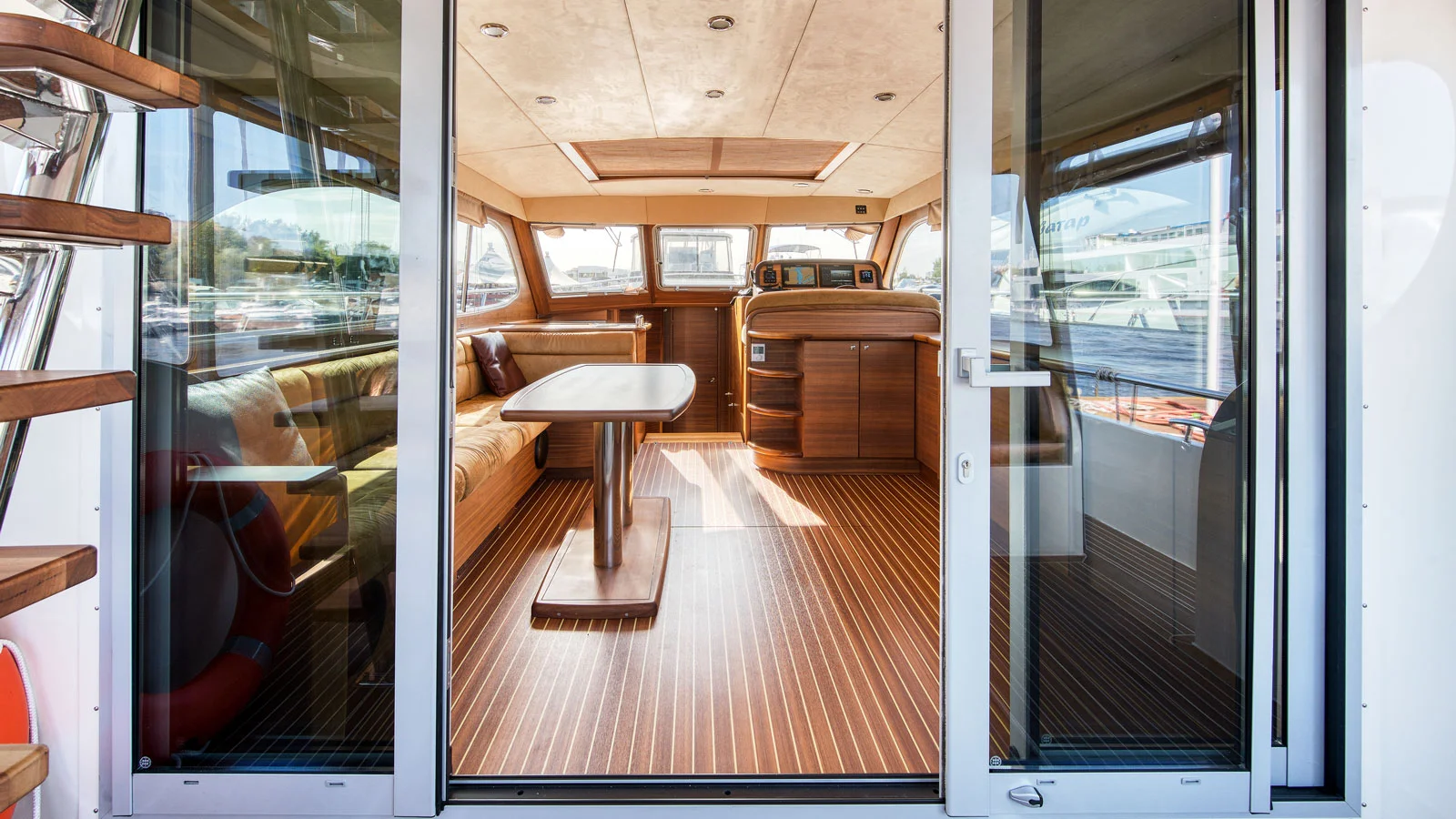 Saloon on board the 14.65-metre Siegfried yacht (Respect 1500 OC)