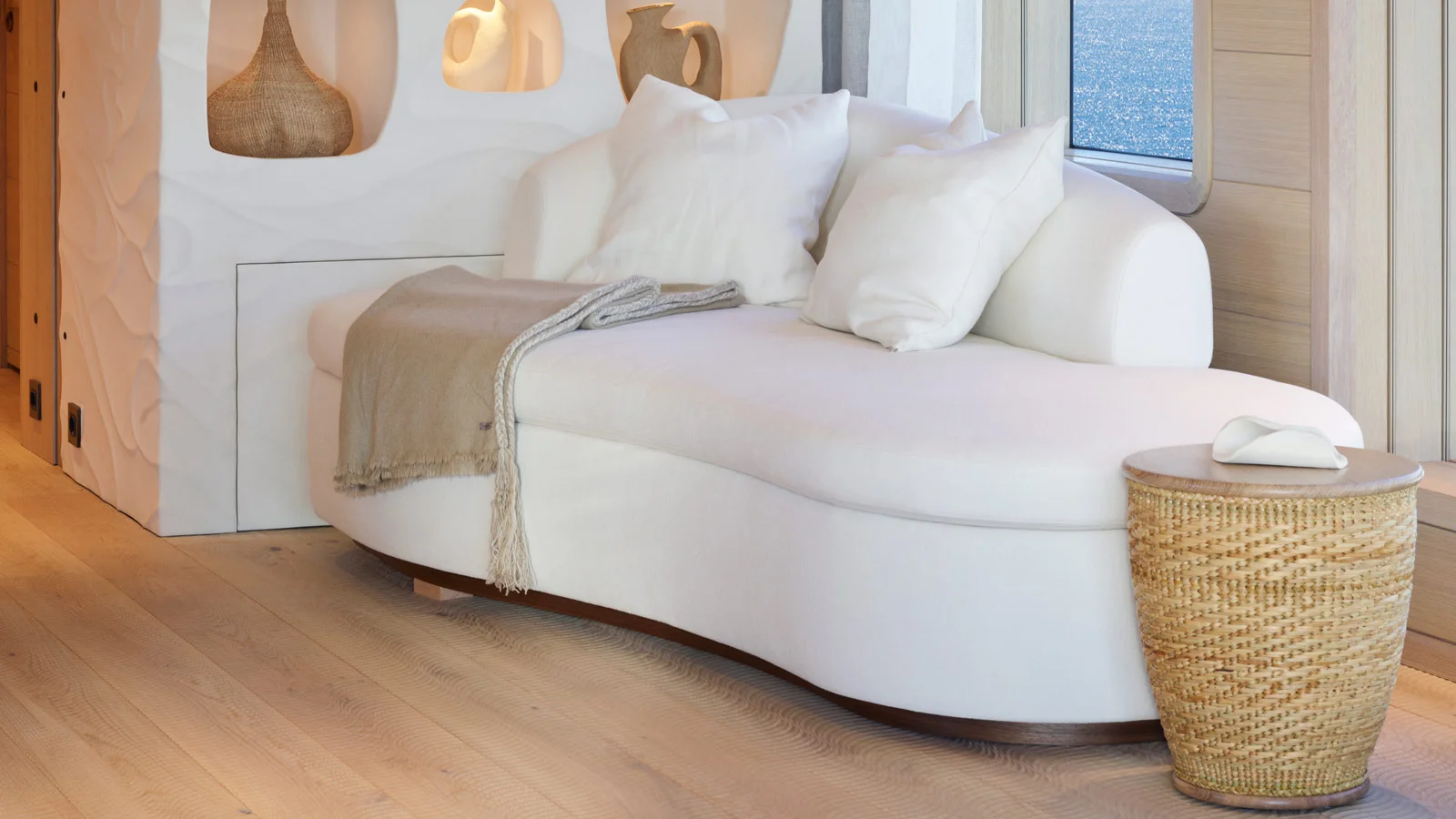 Loung and egg shell shelve in the СdM Nasiba's main saloon