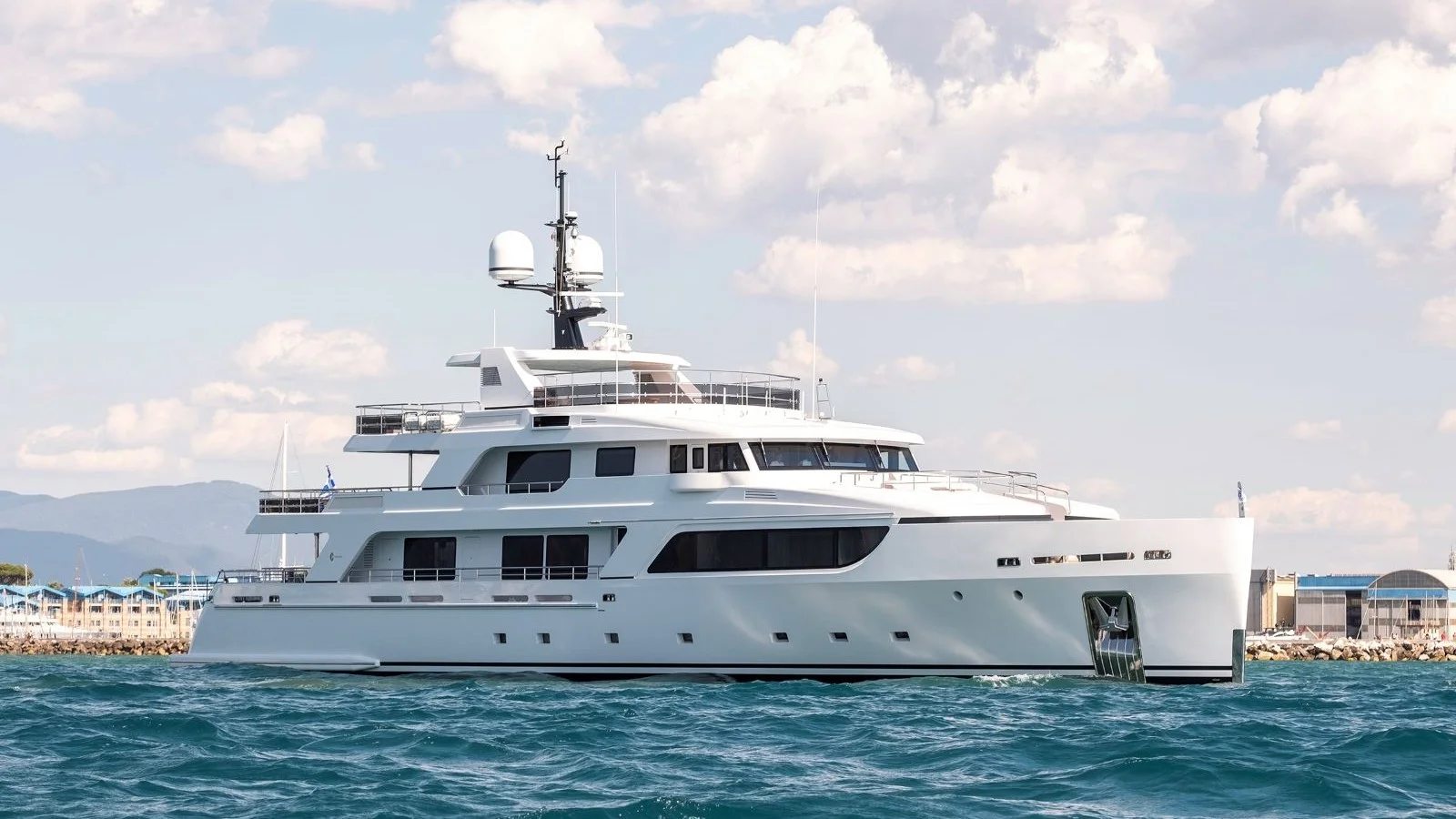 M/Y Boji is one of the previous Codecasa 43 hulls launched in 2022