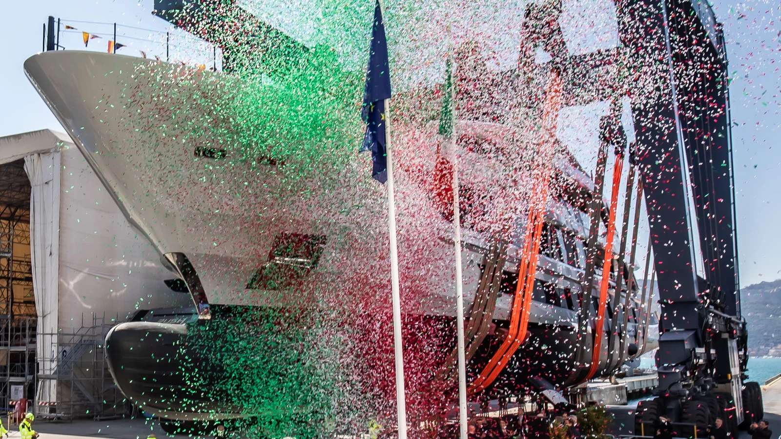 Торжественная церемония спуска на воду первого корпуса серии T60 на итальянской верфи Baglietto