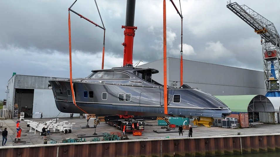 Zeelander 8 Solea оснащена четырьмя Volvo Penta IPS-1350 общей мощностью 4000 л. с.