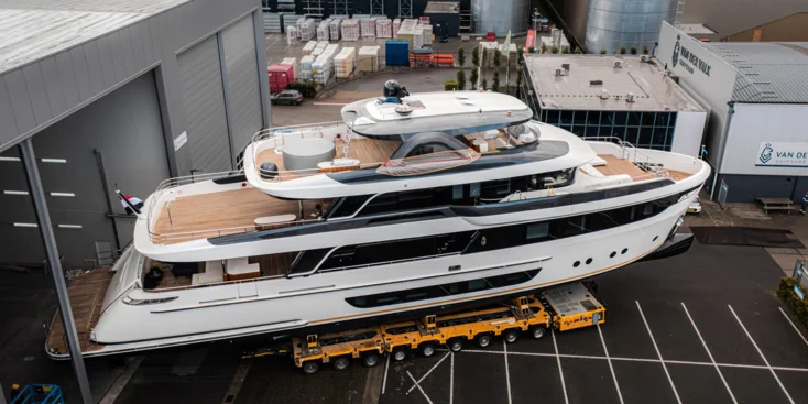 The Lalabe's length is 35.29 m, the beam is 8.50 m, and the draft is 2 m