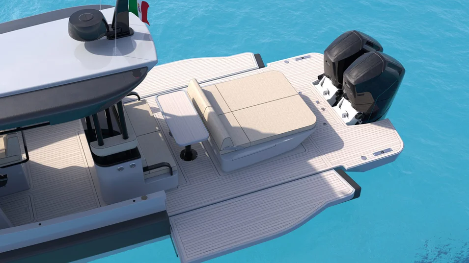 На корме Tykun XII возможны различные варианты обустройства зон