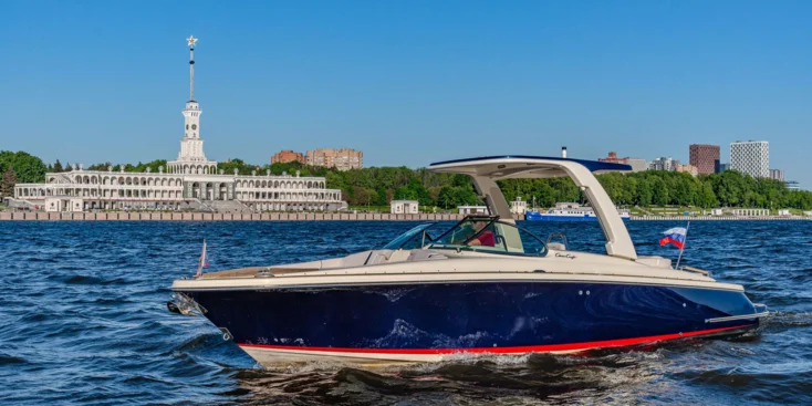 The Launch 28 GT is one of Chris-Craft's best selling models