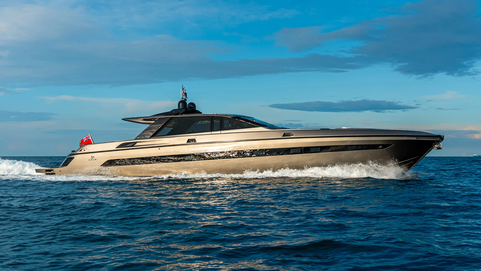 Two powerful 2600 hp MTU 16V 2000 M96L engines coupled with Arneson surface drives, as well as a lightweight composite hull of GRP and Kevlar – all of this helps the Otam 90 GTS demonstrate outstanding performance characteristics