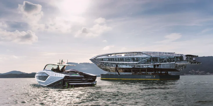 Transportation of the aluminium hull of the first Tecnomar for Lamborghini 101